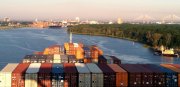 1_Savannah-River-container-ship