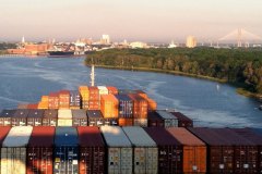 1_Savannah-River-container-ship